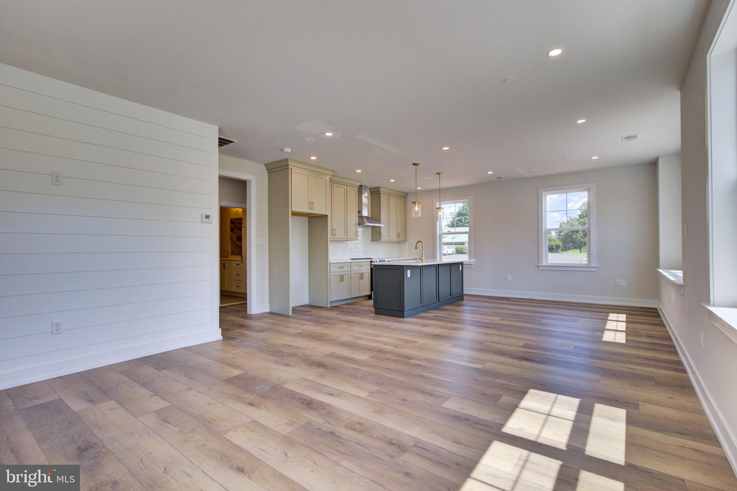 415 Asha Way #201 Upper Property Photo 4