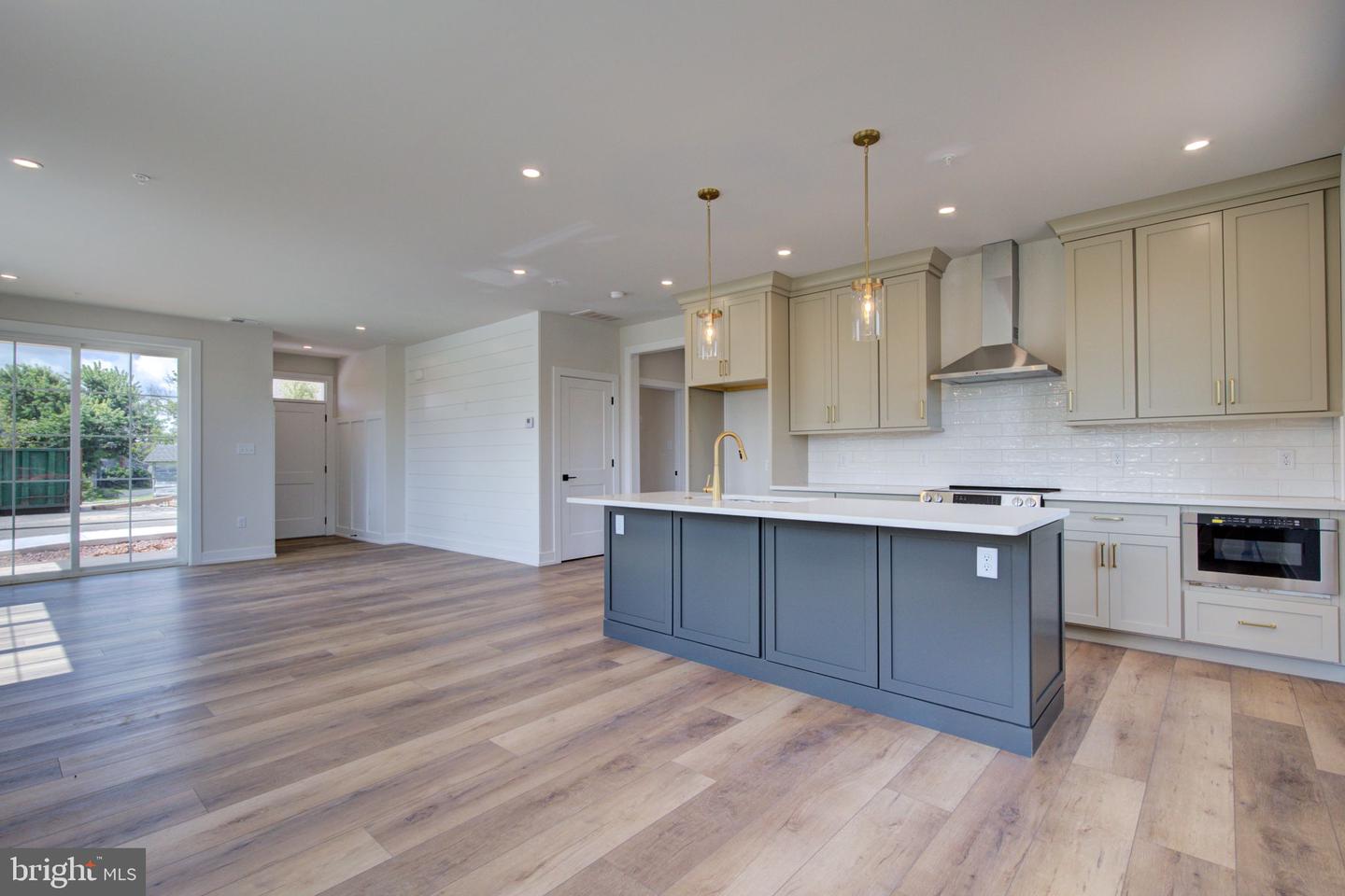 415 Asha Way #201 Upper Property Photo 7