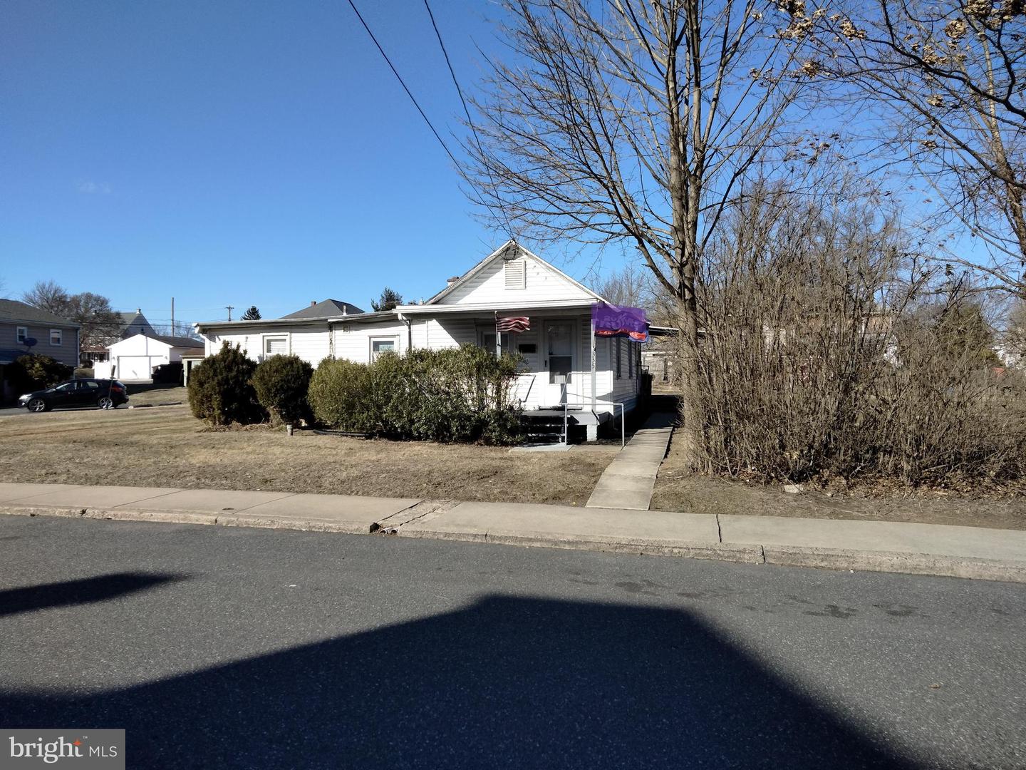 335 Ash St Property Photo