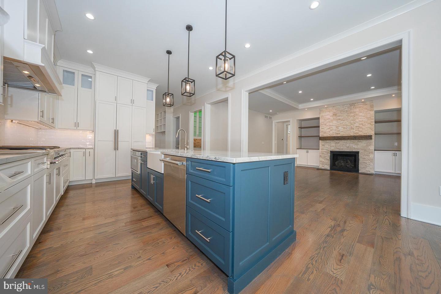 651 Merion Square Rd Property Photo 6