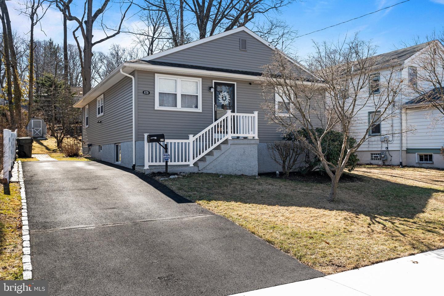 679 Edge Hill Rd Property Photo