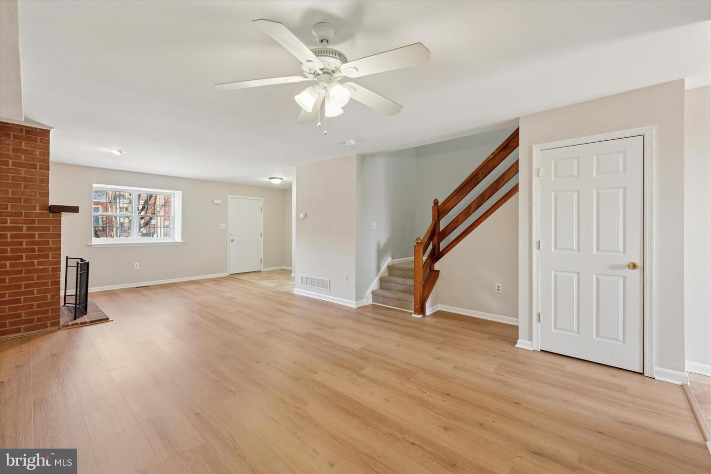 624 Coates Ln Property Photo 4