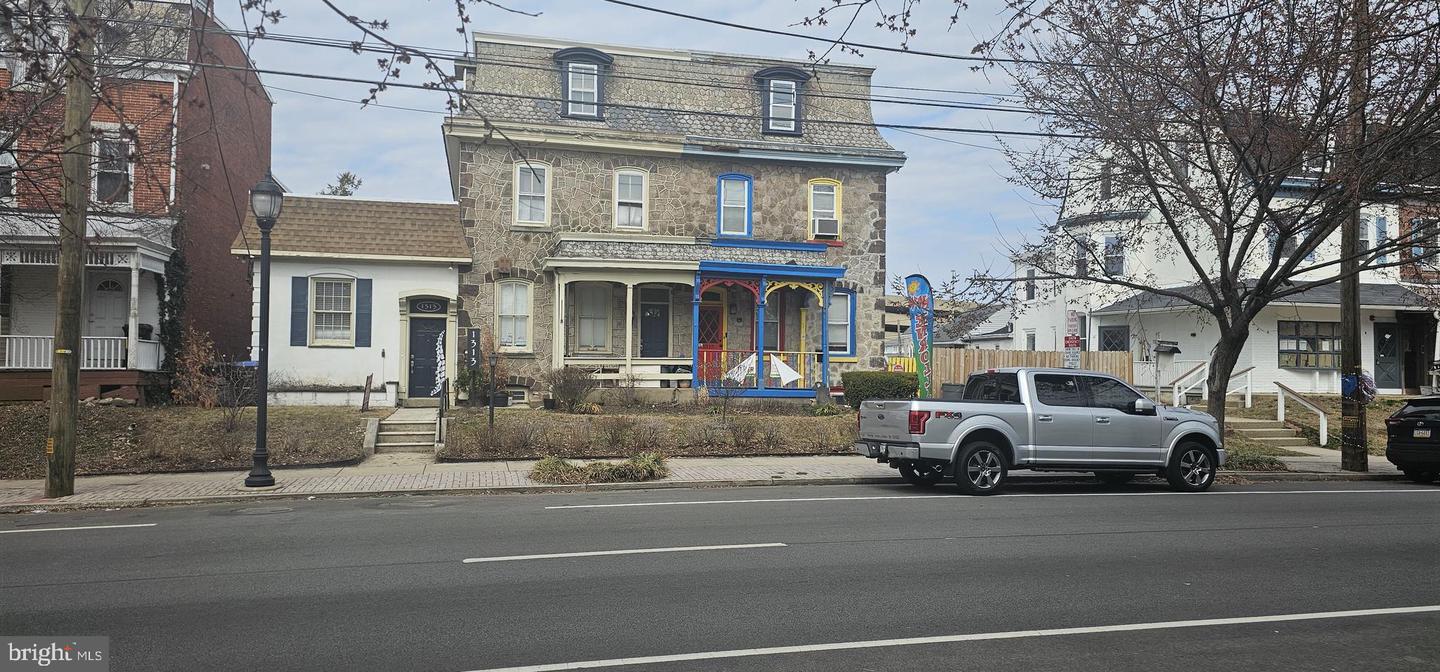 1313 Dekalb St Property Photo 1