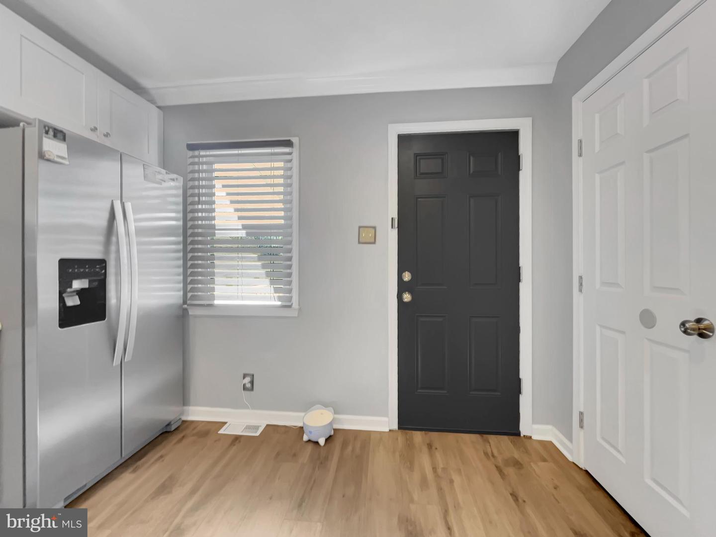 1326 Farmington Ave Property Photo 7