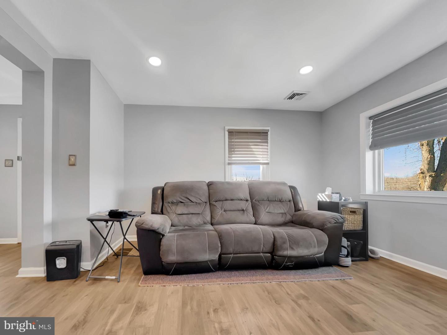 1326 Farmington Ave Property Photo 8