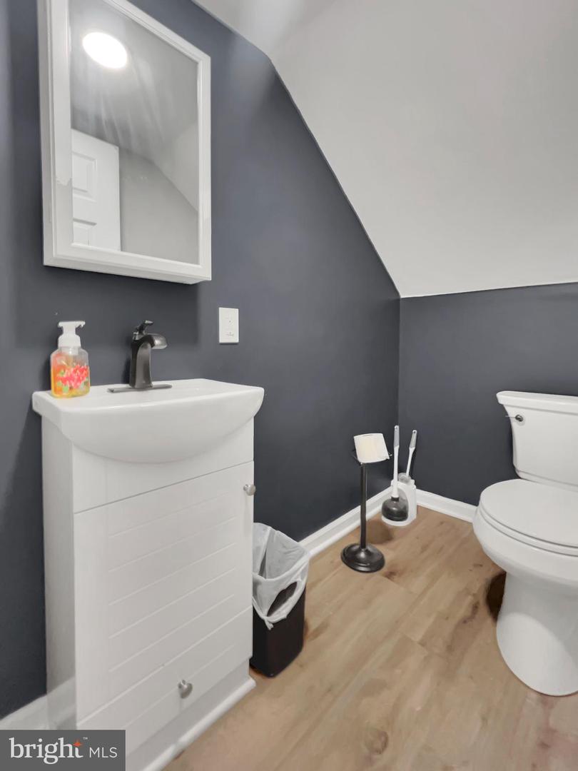 1326 Farmington Ave Property Photo 15