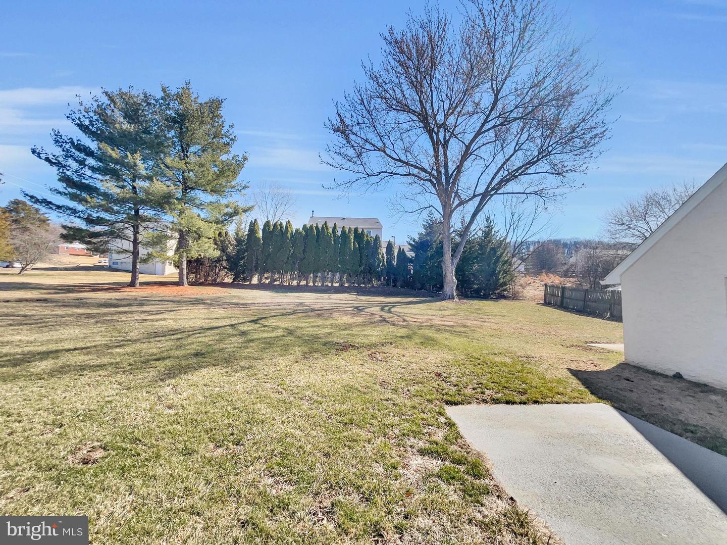 1326 Farmington Ave Property Photo 18