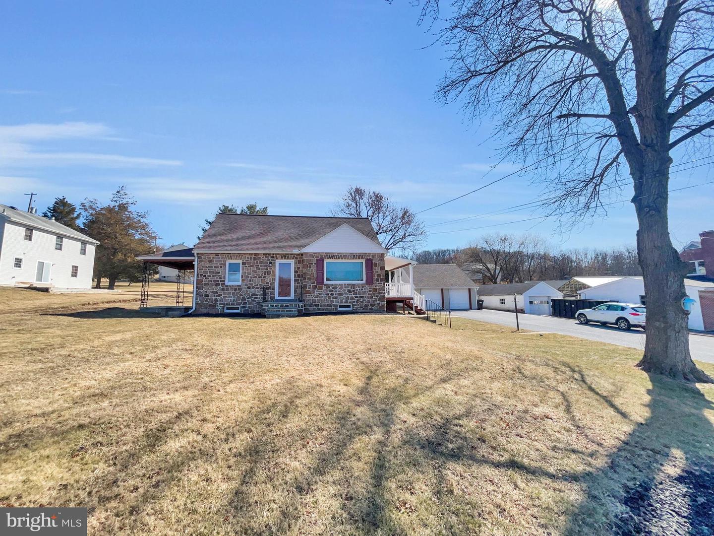 1326 Farmington Ave Property Photo 19