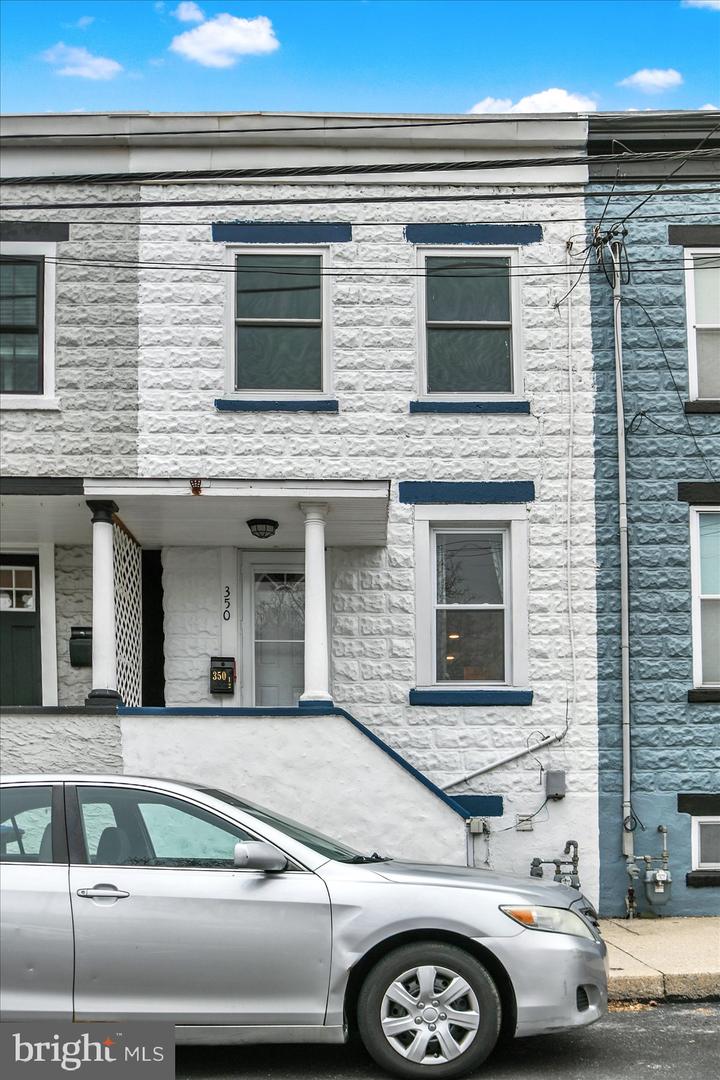 350-1/2 E Elm St Property Photo