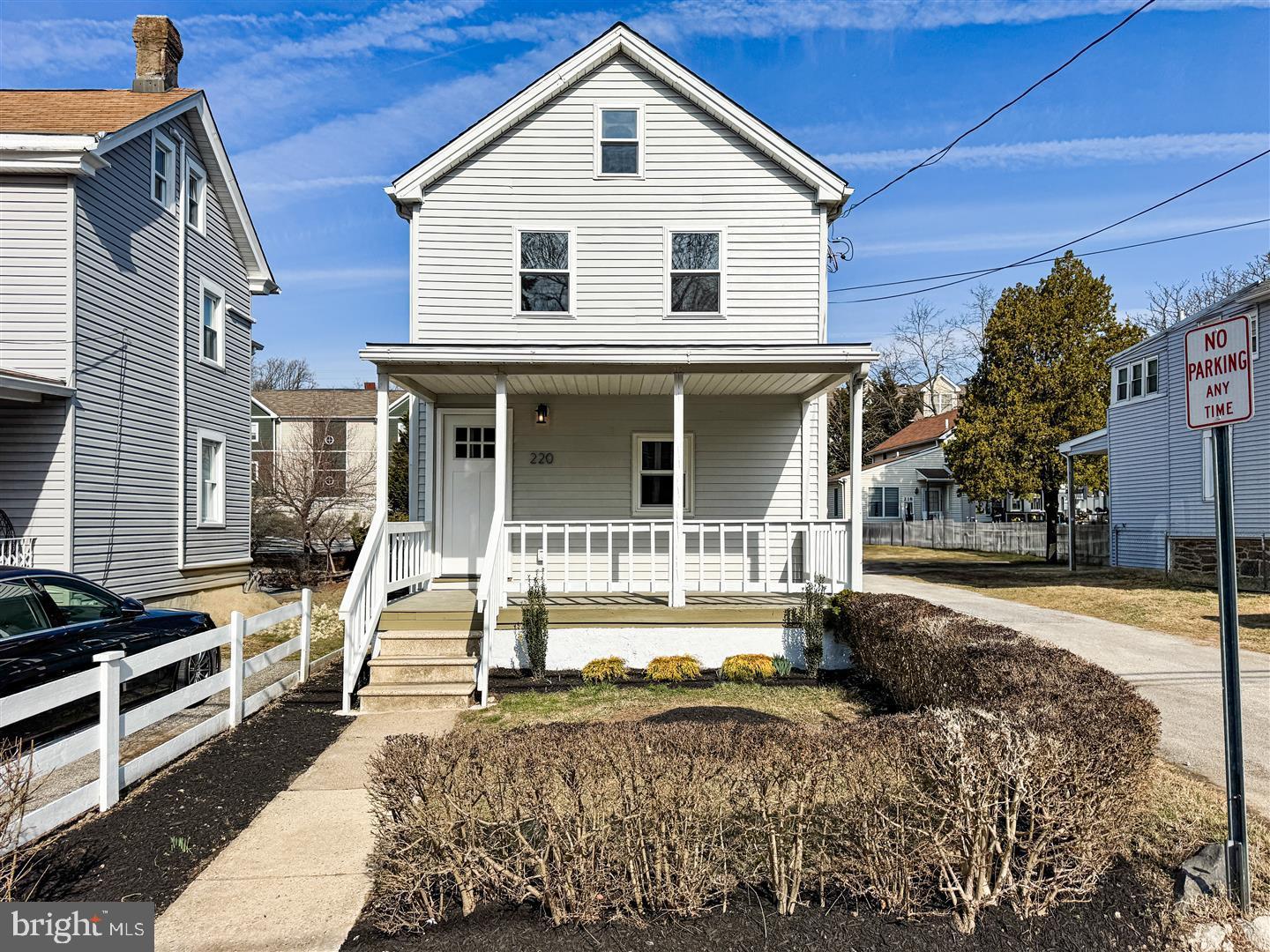 220 Greenfield Ave Property Photo