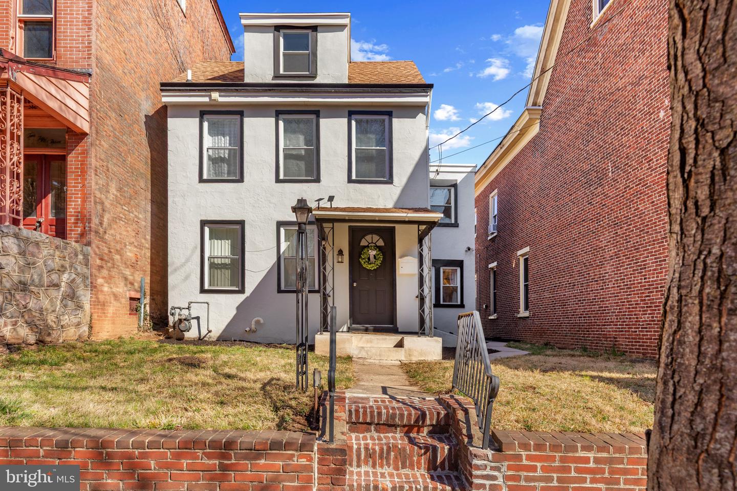 255 Chestnut St Property Photo 1