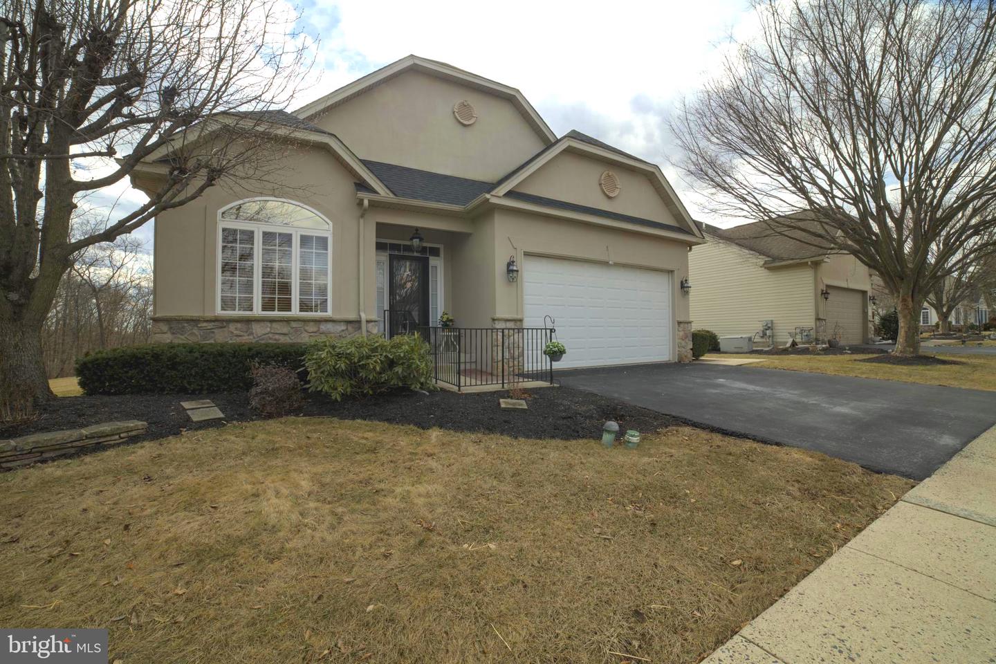 259 Kingsfield Dr Property Photo 2