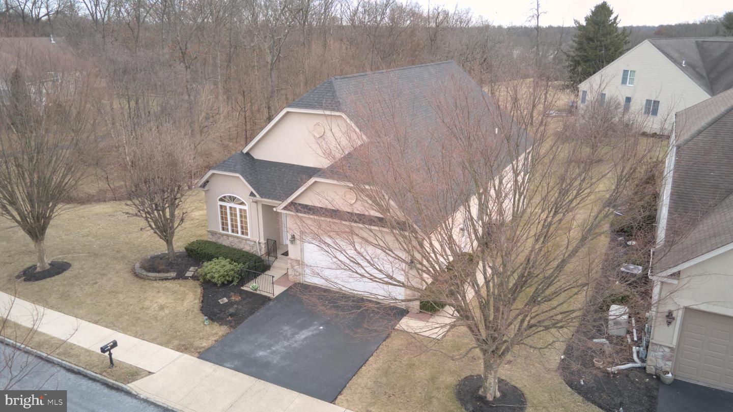 259 Kingsfield Dr Property Photo 4