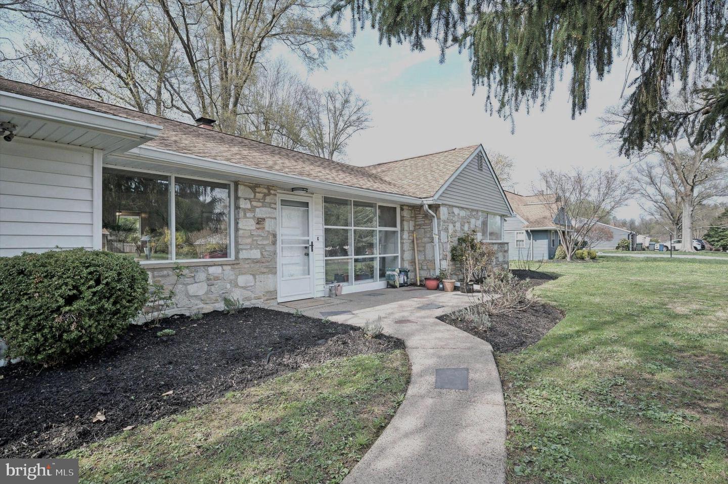710 Pembroke Rd Property Photo 1