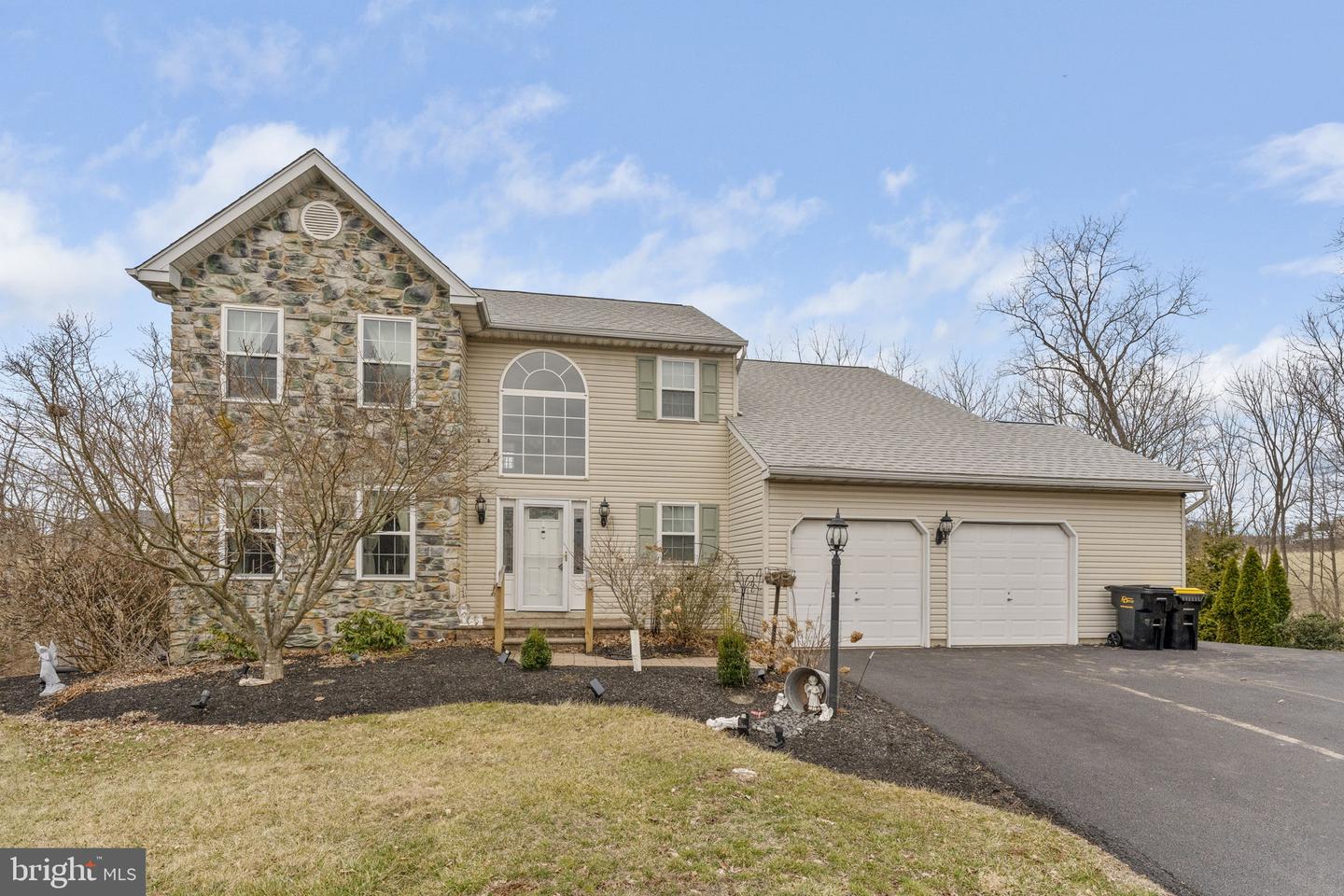 341 Vanderbilt Ln Property Photo