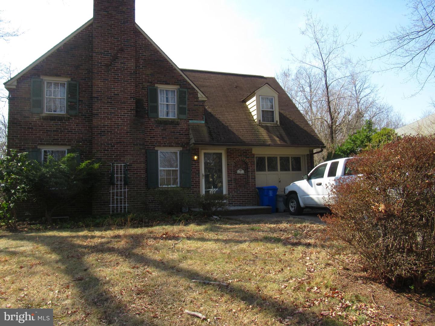 16 Asbury Ave Property Photo