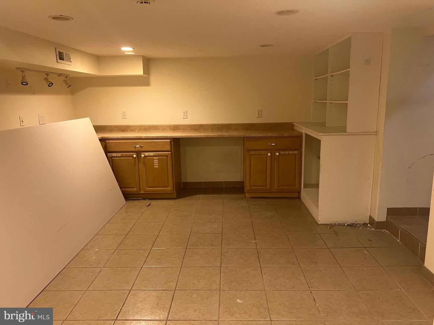 1024 W Airy St Property Photo 5