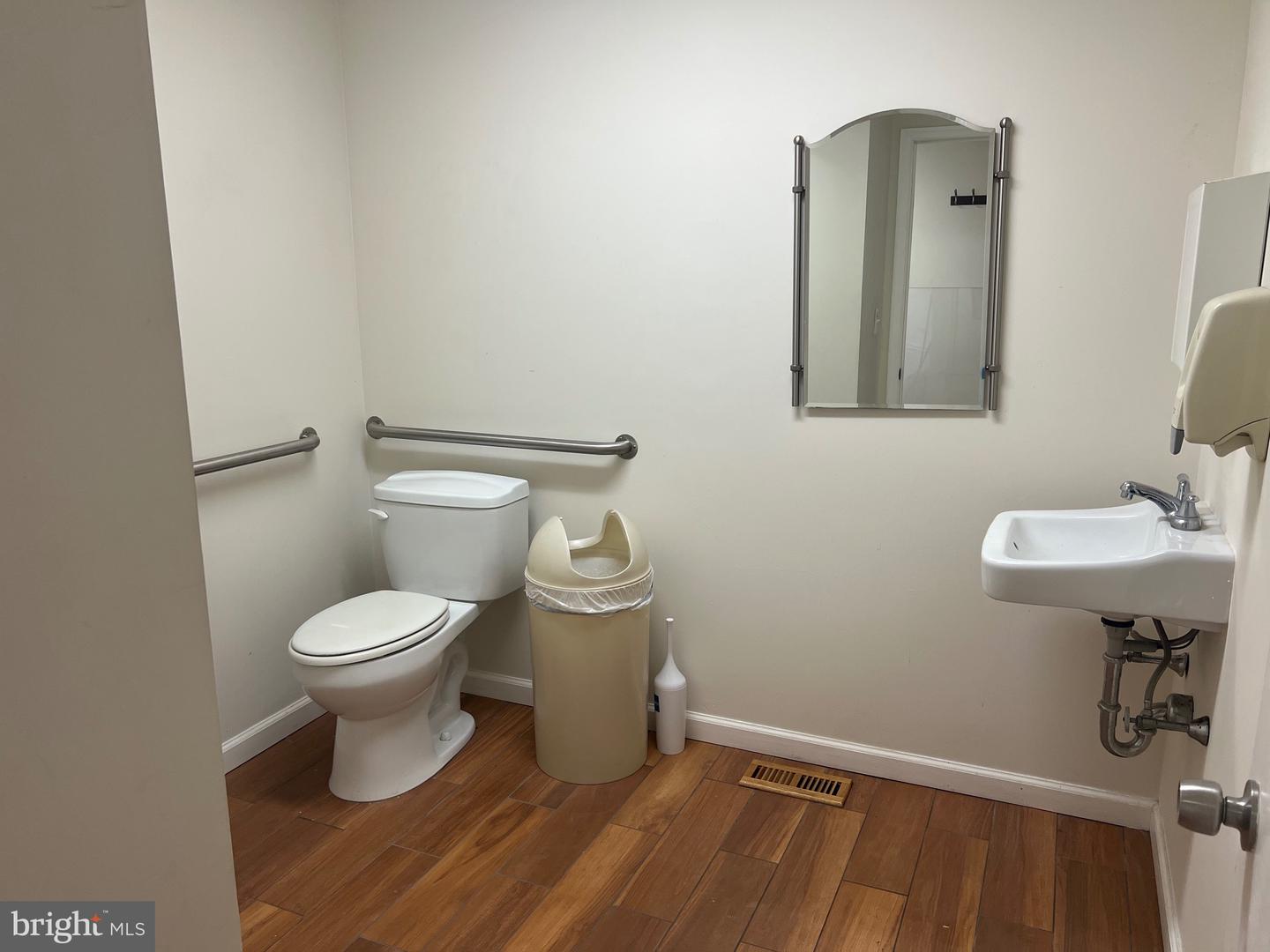 1024 W Airy St Property Photo 15