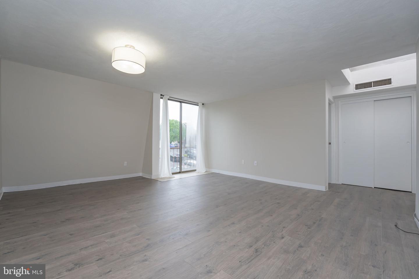 2134 Forest Ln #e-12 Property Photo 6