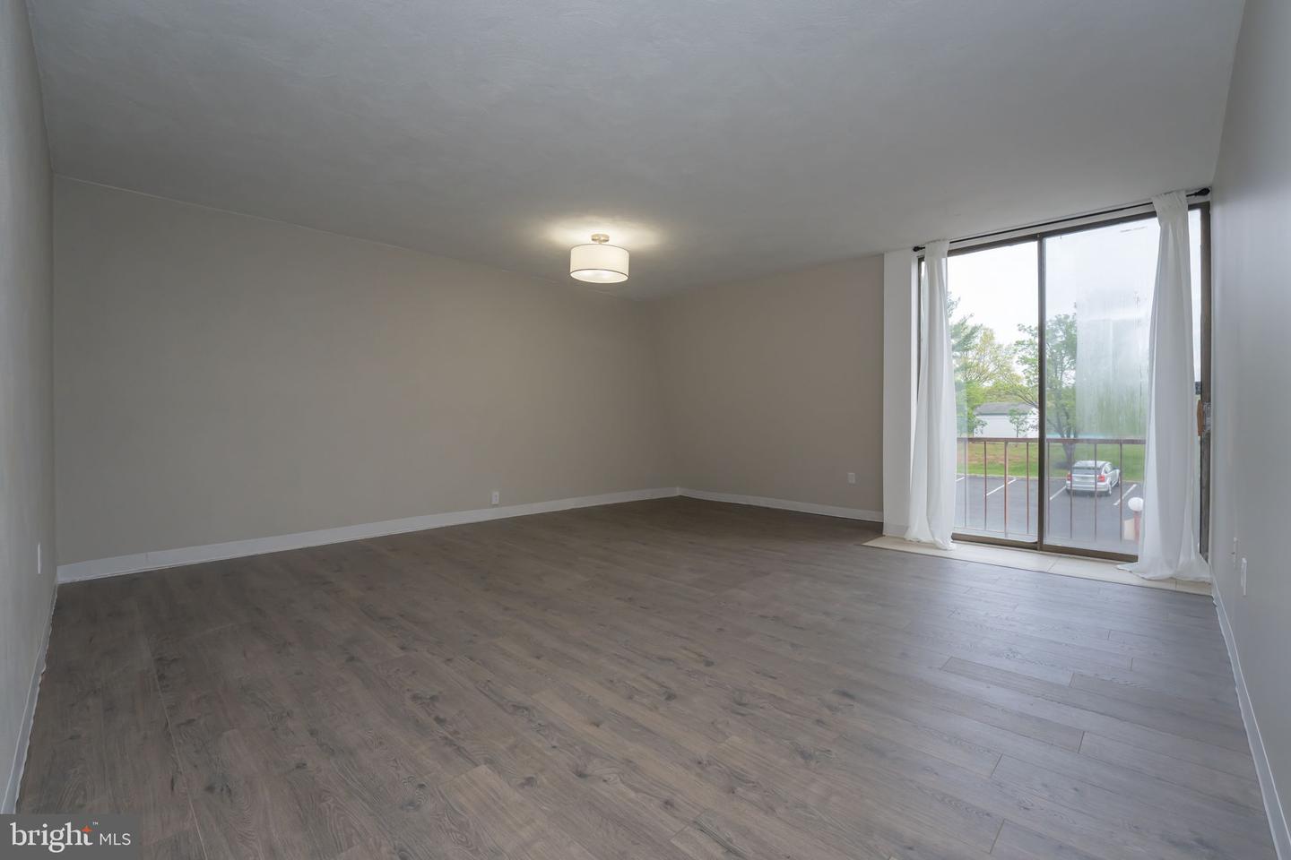 2134 Forest Ln #e-12 Property Photo 7