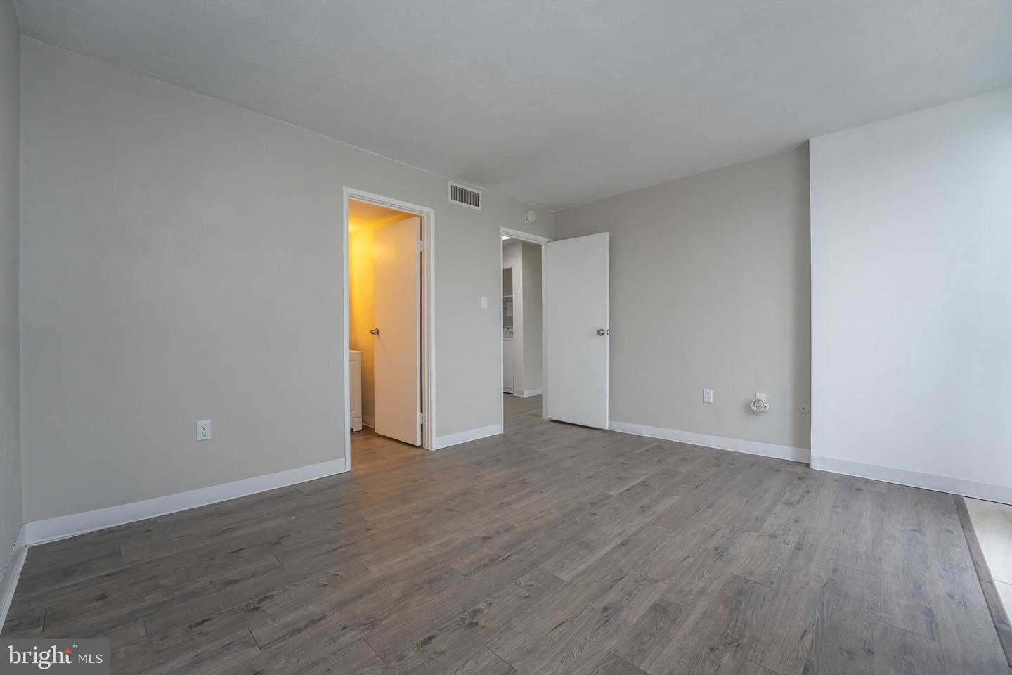 2134 Forest Ln #e-12 Property Photo 8
