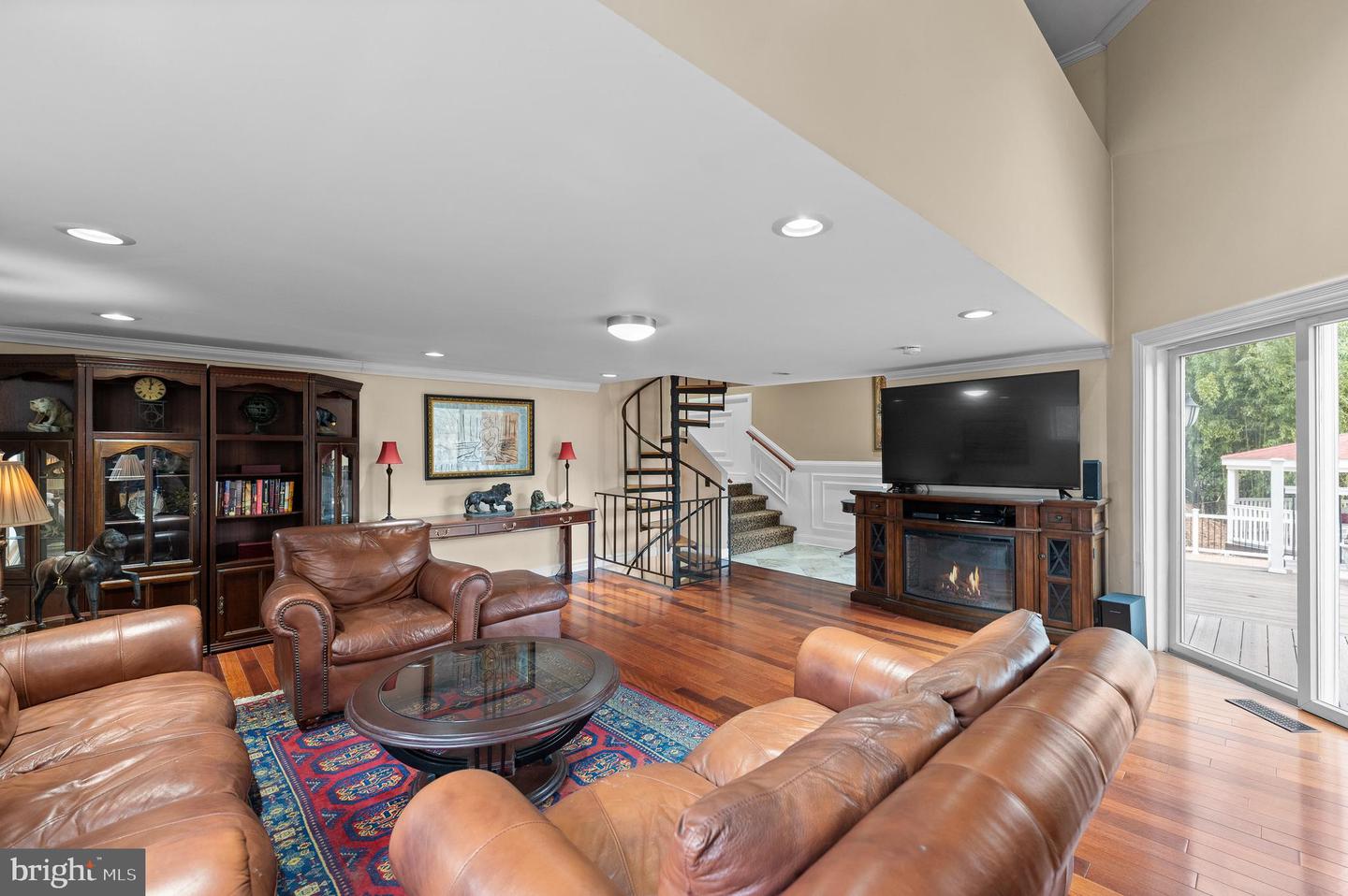 1351 Bobarn Dr Property Photo 18