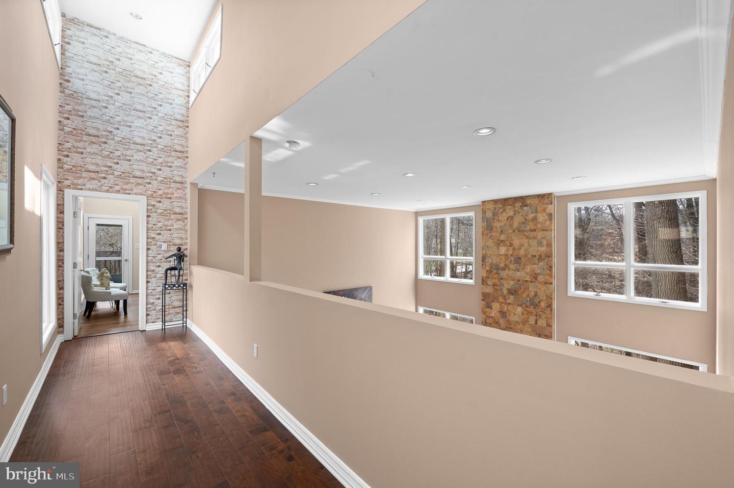 1351 Bobarn Dr Property Photo 31
