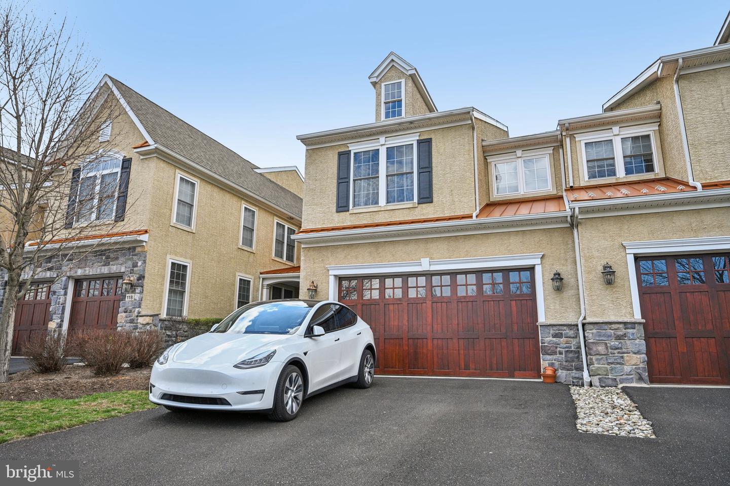 117 Carriage Ct Property Photo 2