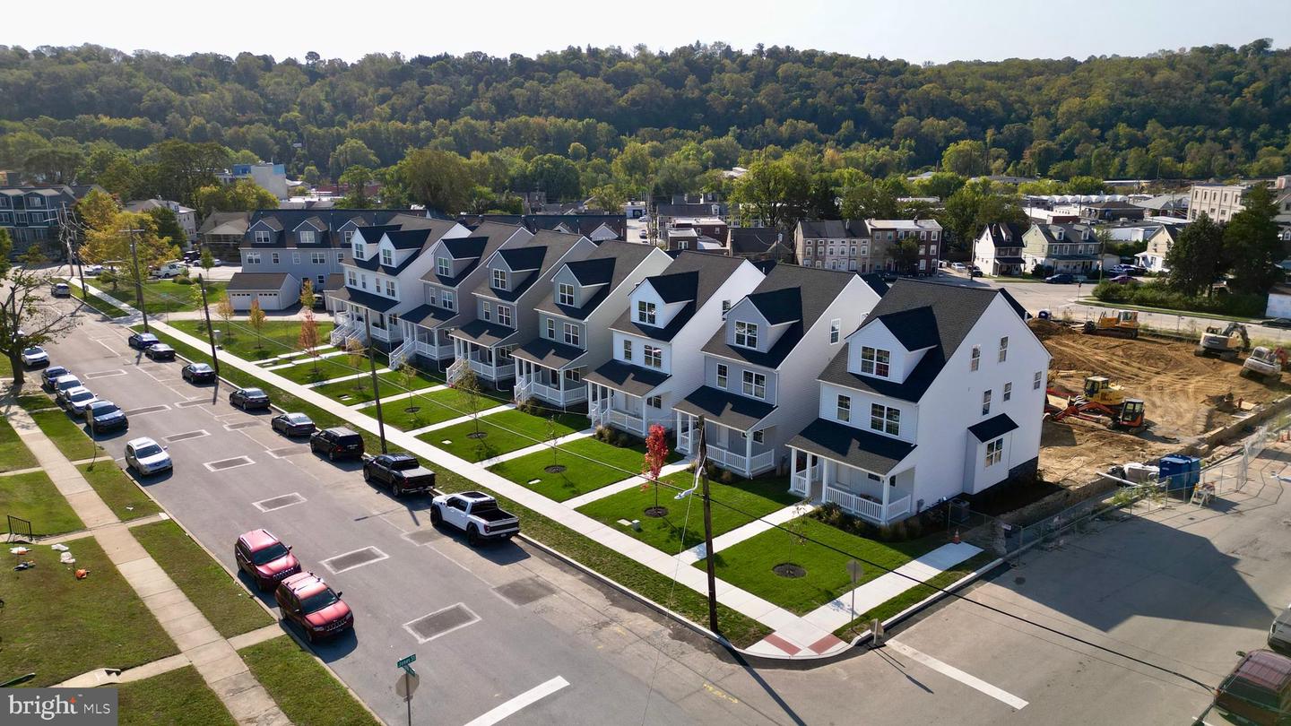 406 E 7th Ave Property Photo 6