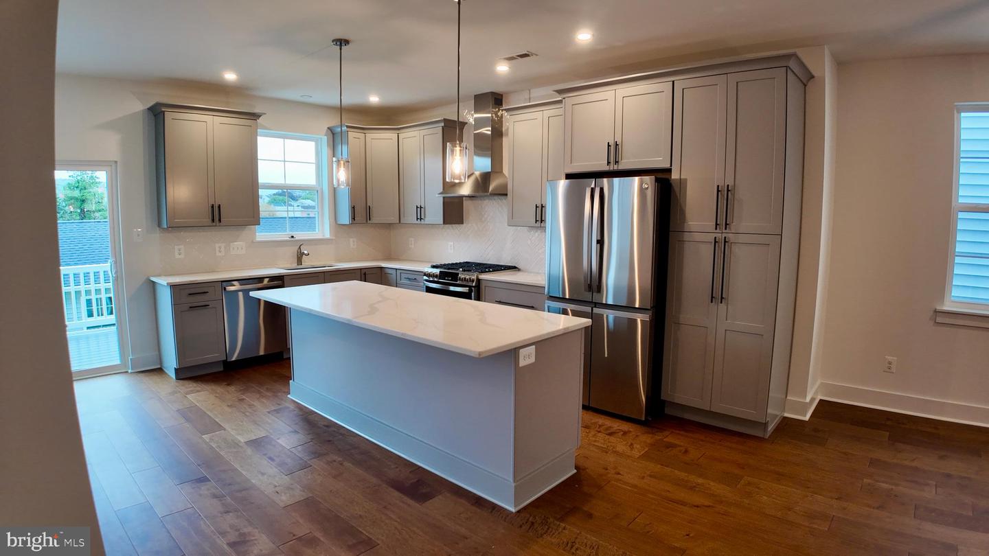 406 E 7th Ave Property Photo 12