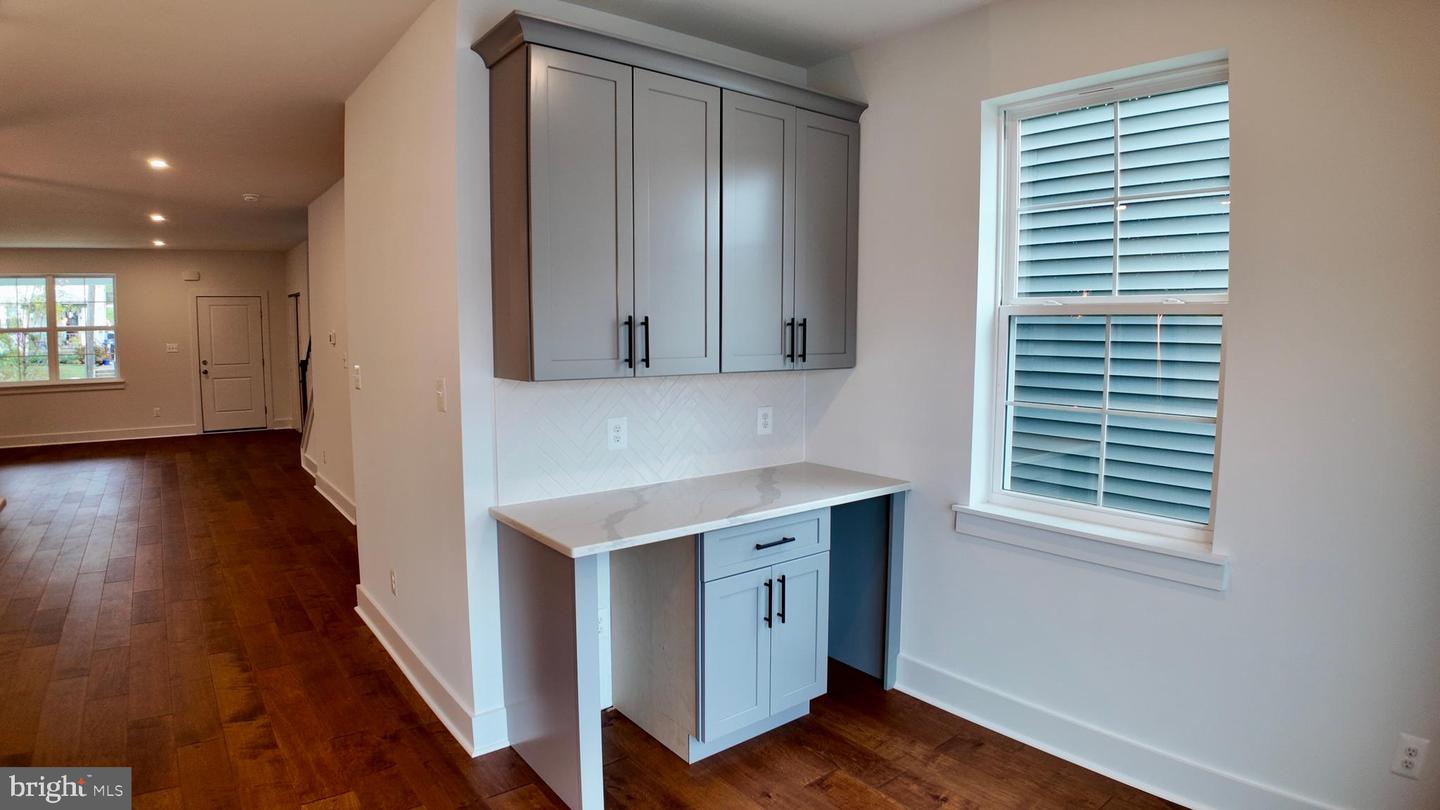 406 E 7th Ave Property Photo 14