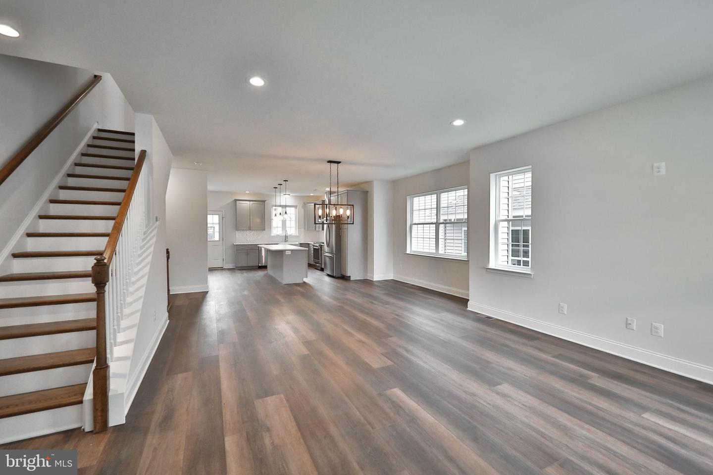 406 E 7th Ave Property Photo 20