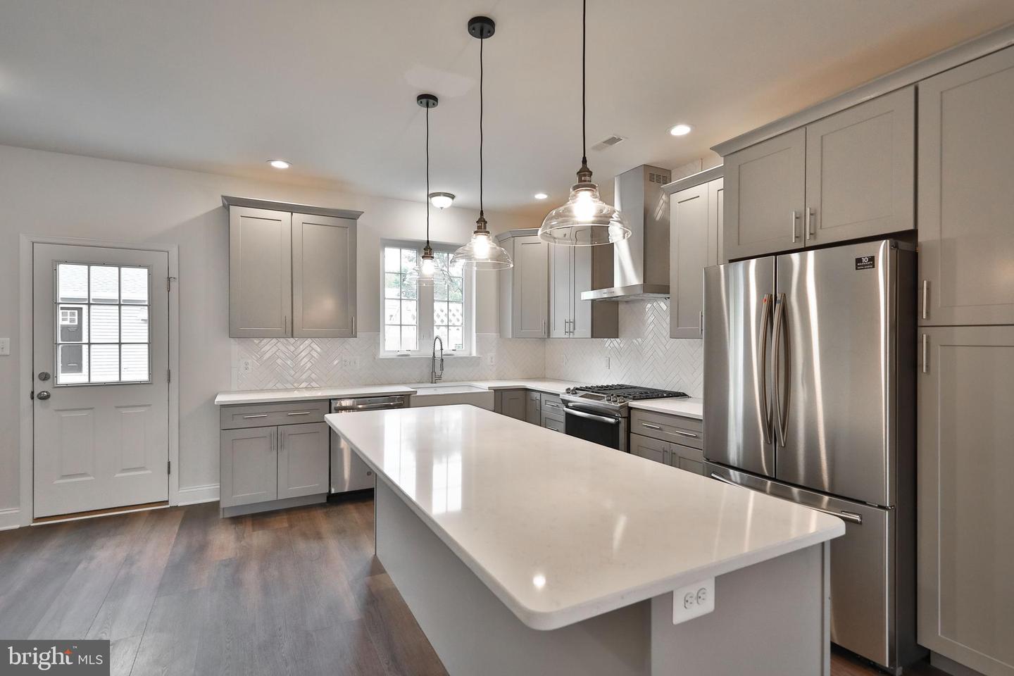 406 E 7th Ave Property Photo 24