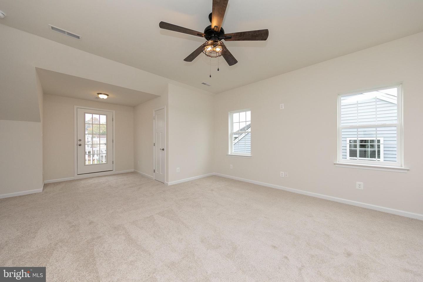 406 E 7th Ave Property Photo 25