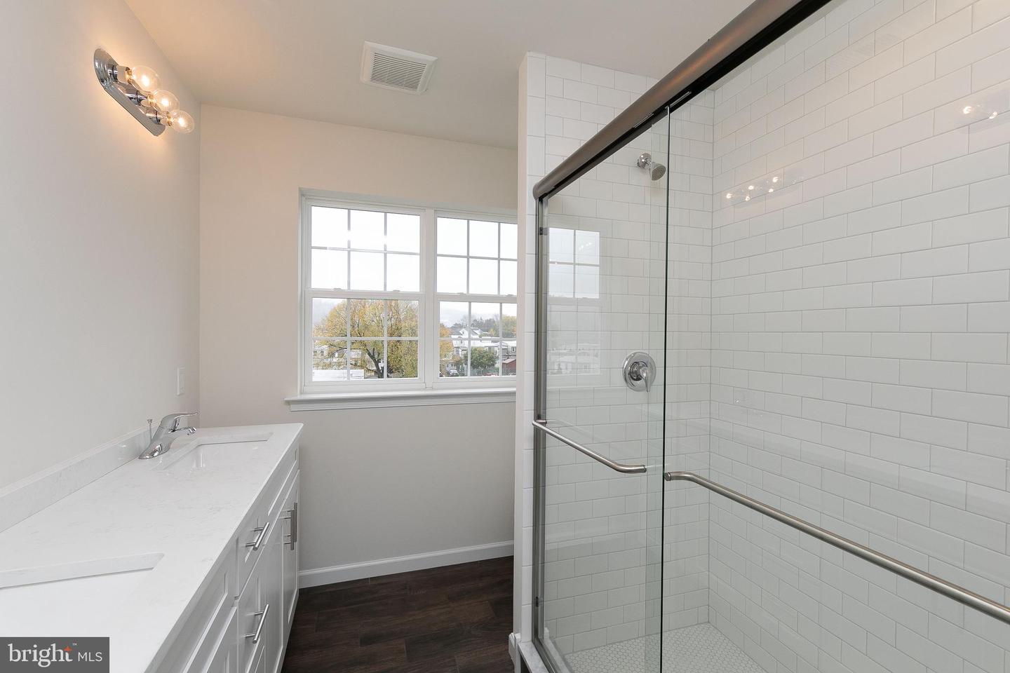 406 E 7th Ave Property Photo 28