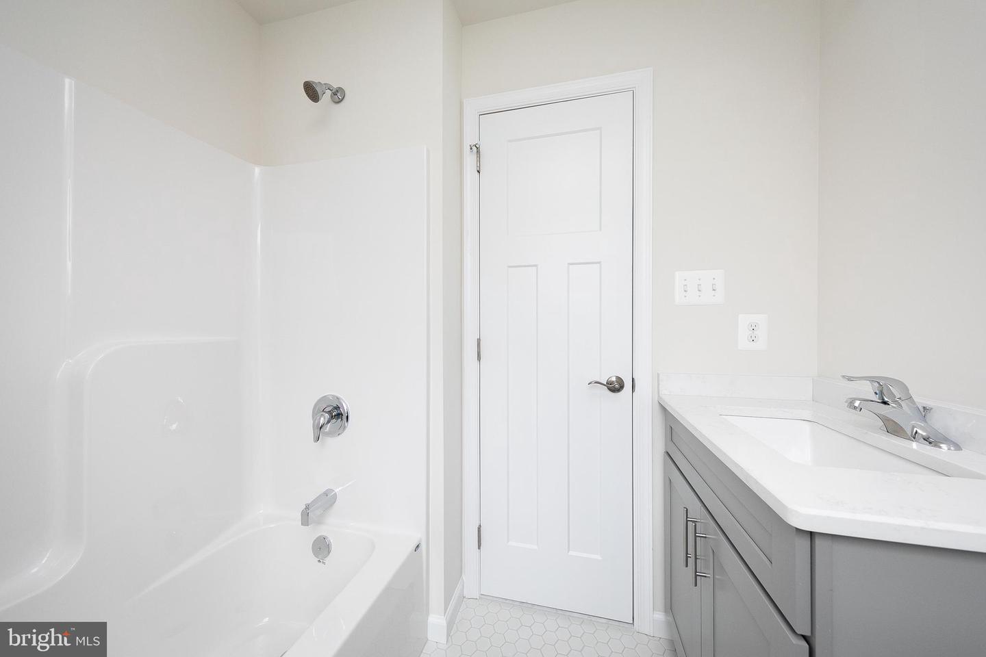 406 E 7th Ave Property Photo 29