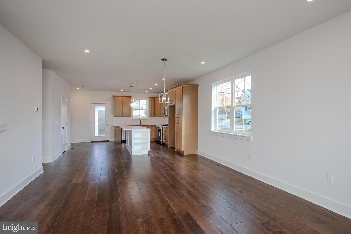 406 E 7th Ave Property Photo 39