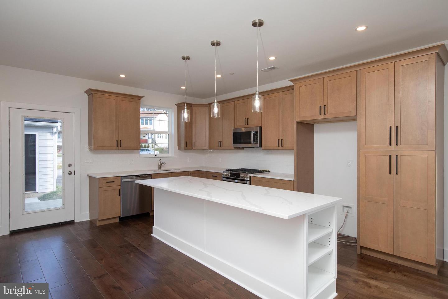 406 E 7th Ave Property Photo 42