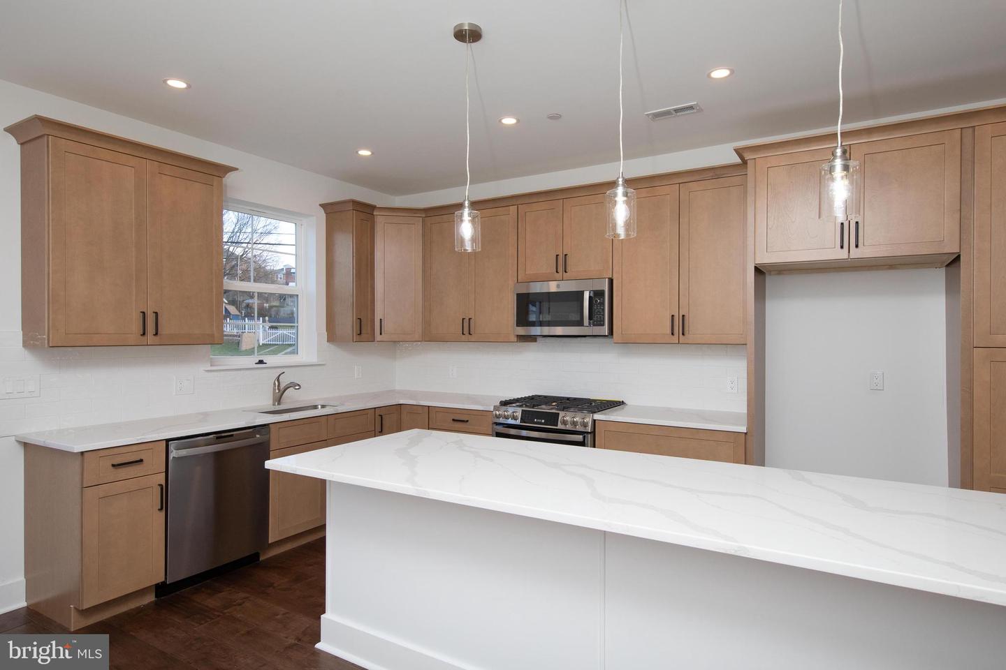 406 E 7th Ave Property Photo 43