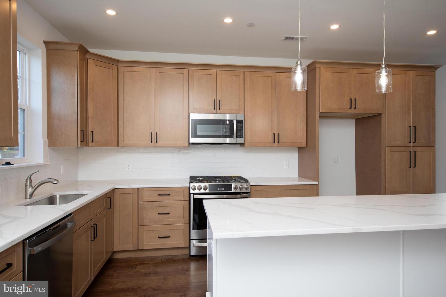 406 E 7th Ave Property Photo 44