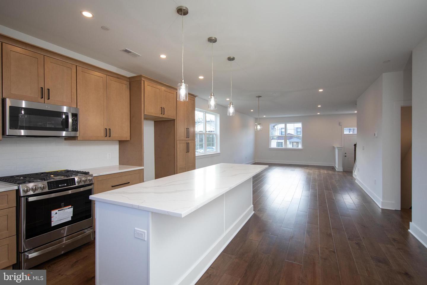 406 E 7th Ave Property Photo 45