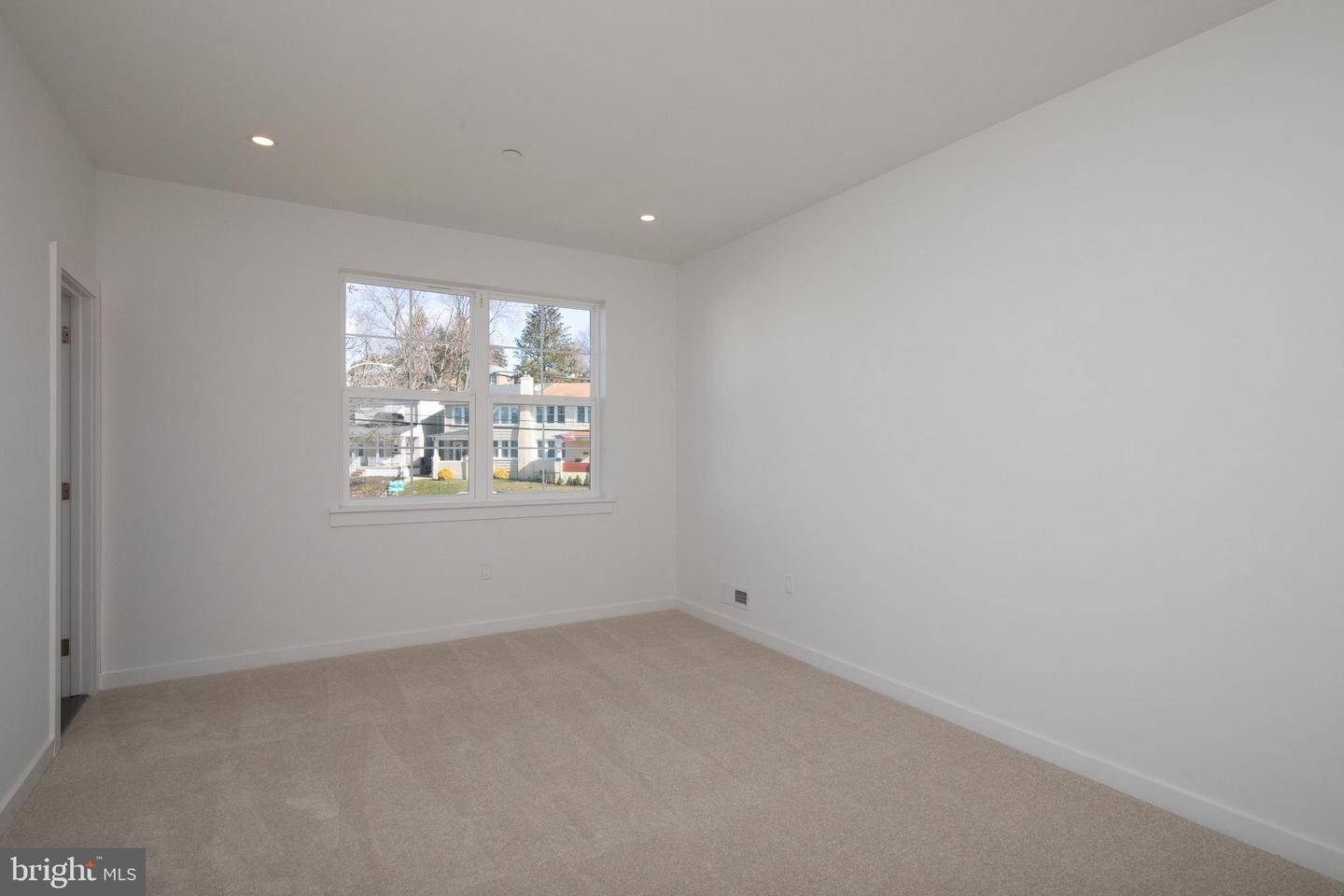 406 E 7th Ave Property Photo 46