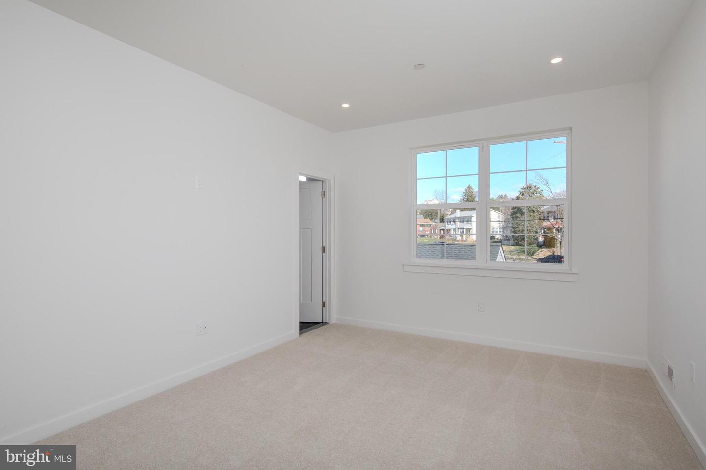 406 E 7th Ave Property Photo 47