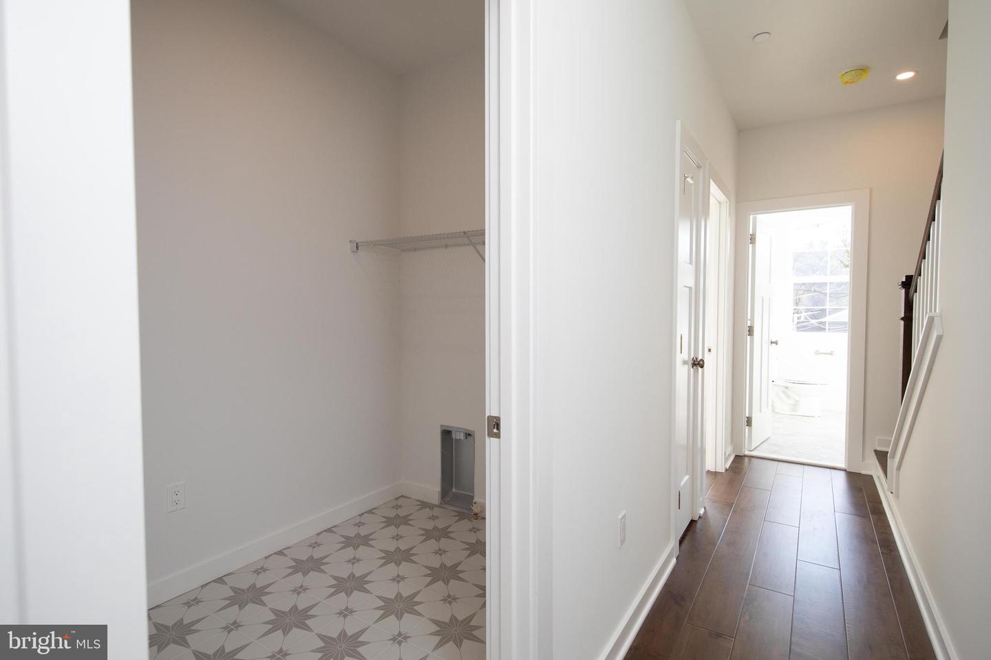 406 E 7th Ave Property Photo 53