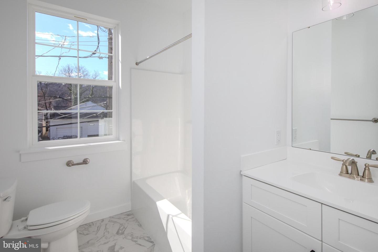 406 E 7th Ave Property Photo 54