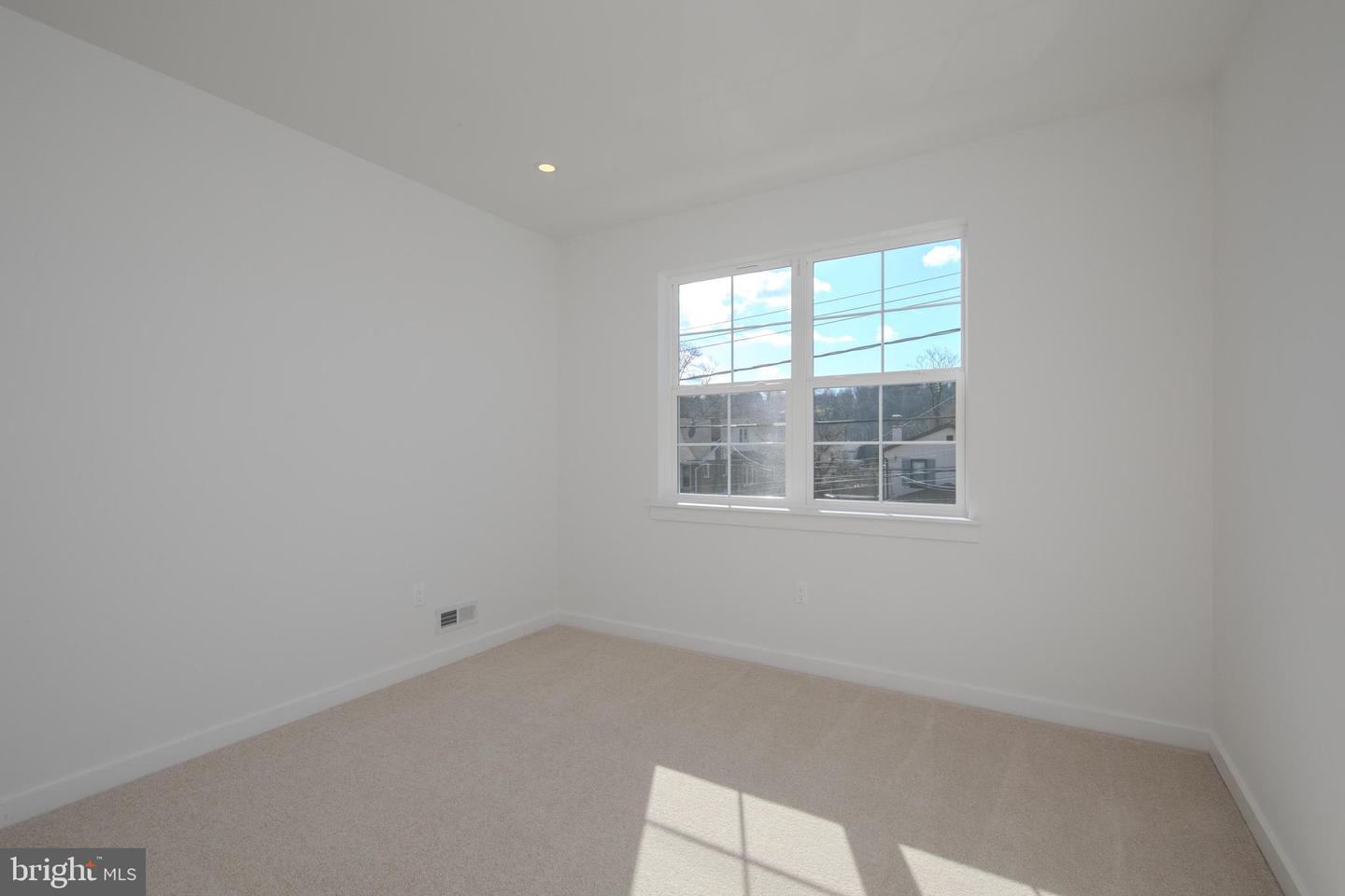 406 E 7th Ave Property Photo 55