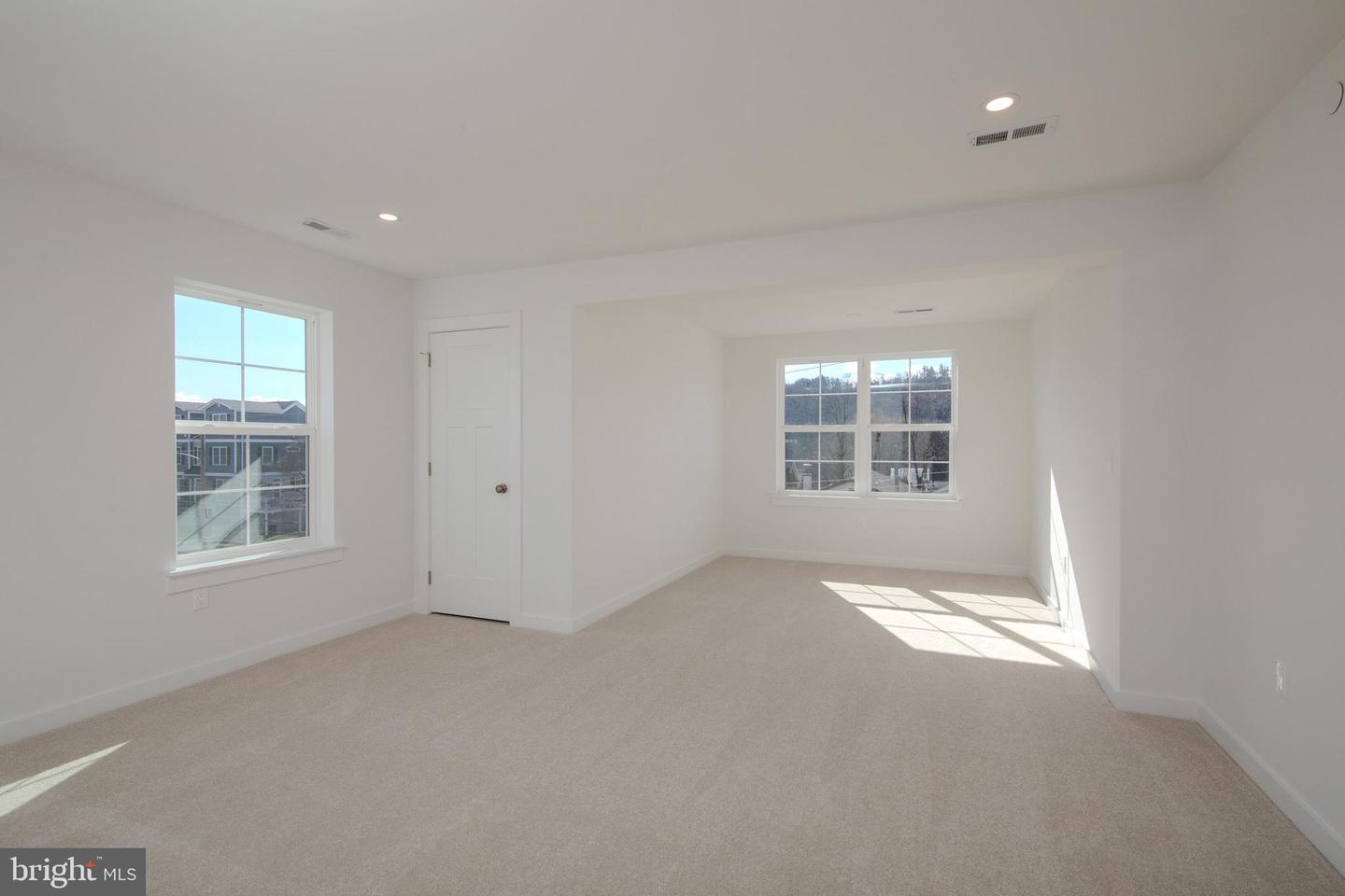 406 E 7th Ave Property Photo 57