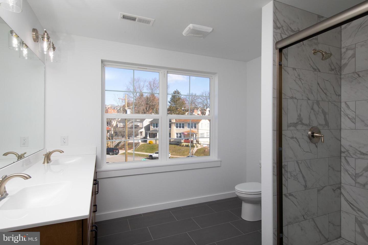 406 E 7th Ave Property Photo 60