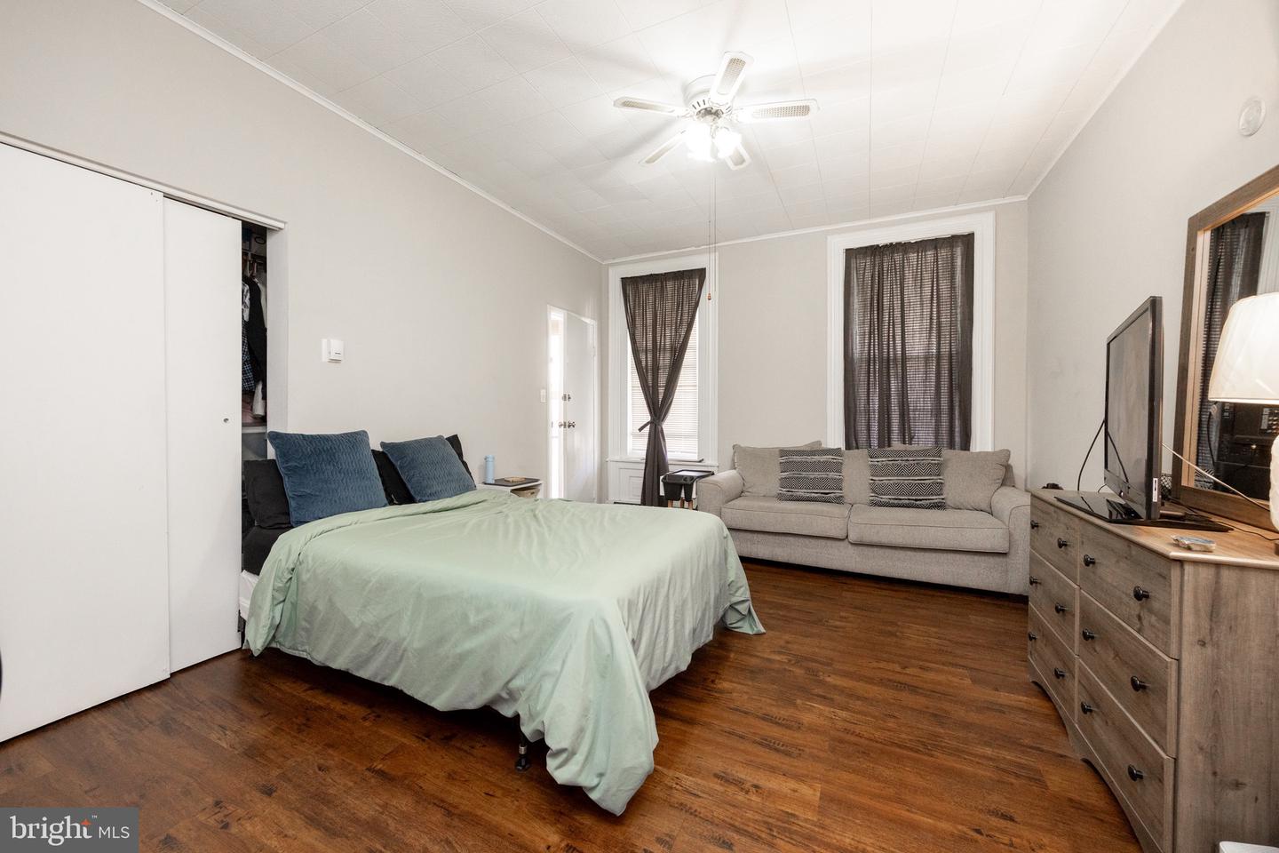 566 Stanbridge St Property Photo 24