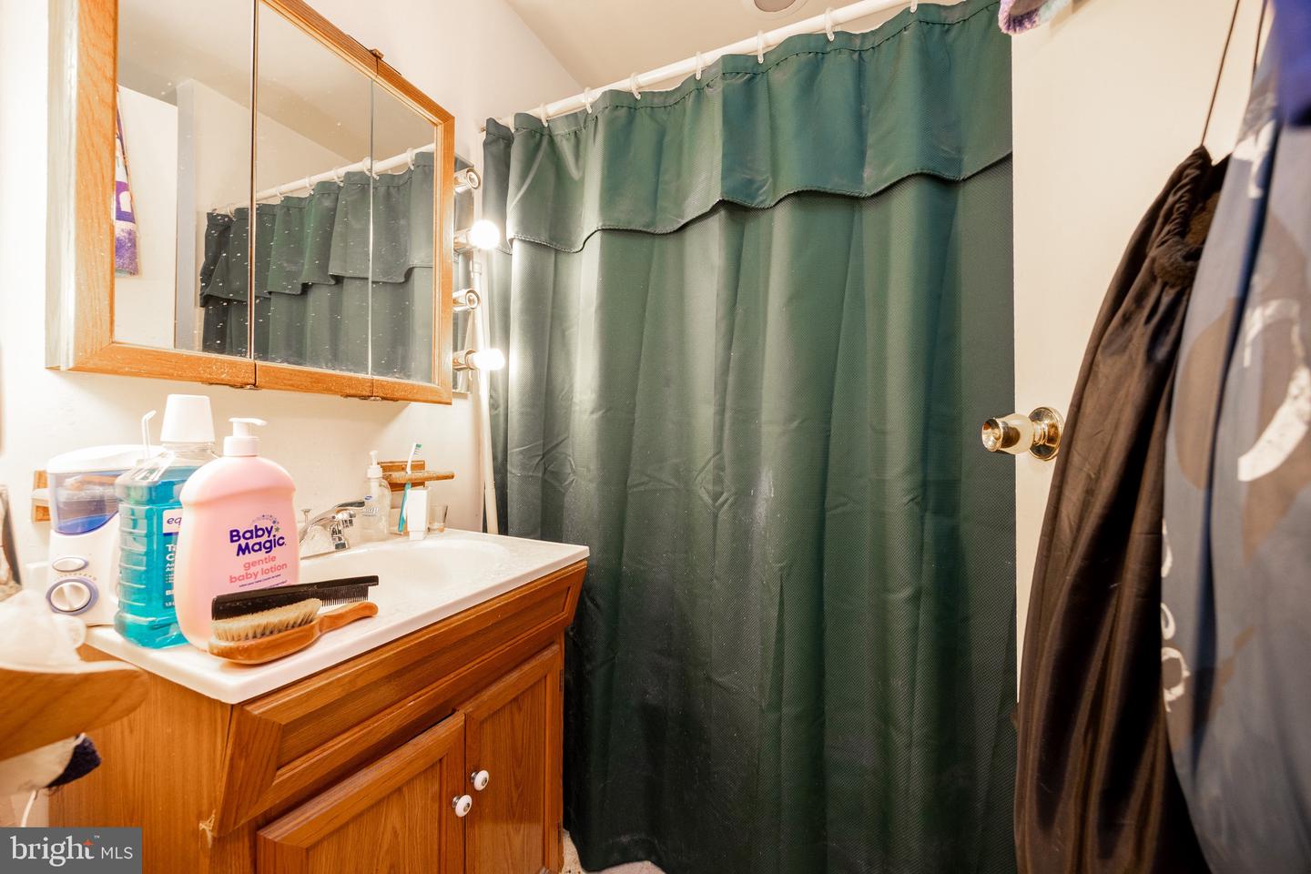 566 Stanbridge St Property Photo 34